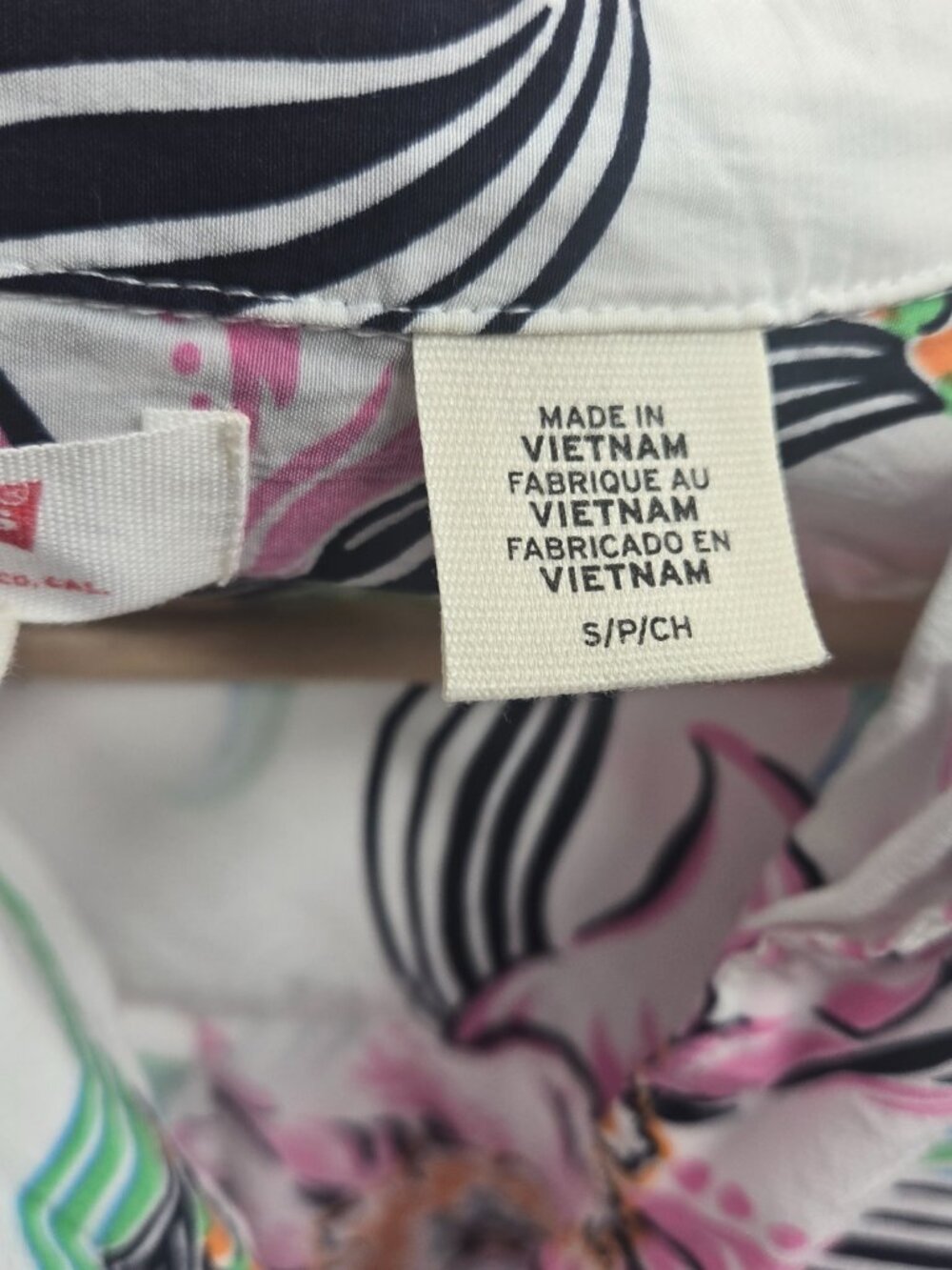 Levi's White Floral Cropped Button Down Size Small - Picture 4 of 12